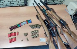 UHVAĆEN U NEZAKONITOM LOVU NA FRUŠKOJ GORI Policija mu zaplenila četiri puške i veliku količinu municije